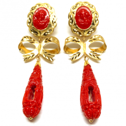 PENDIENTES ORO 18 KILATES CUBANAS CON CAMAFEO Y LAZO TALLADO CON PALO TALLADO